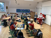Spotkanie z Mikołajem w klasie 0A
